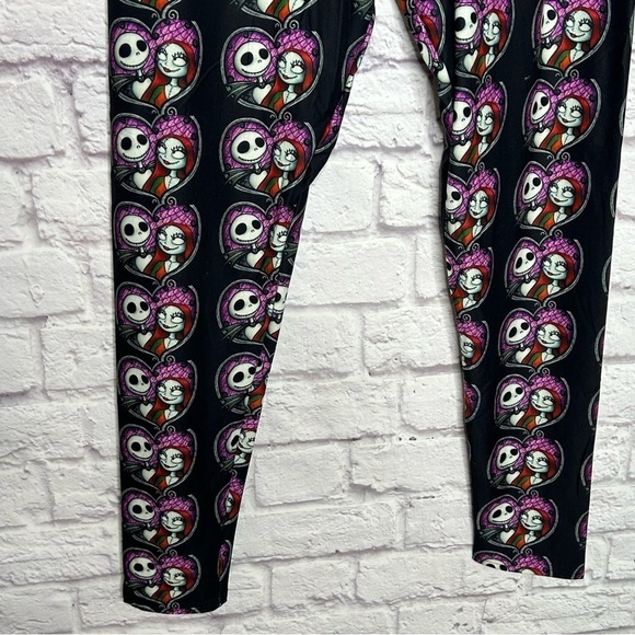 NWOT Simply J Designs Nightmare Before Christmas Jack And Sally Leggings - Picture 7 of 13